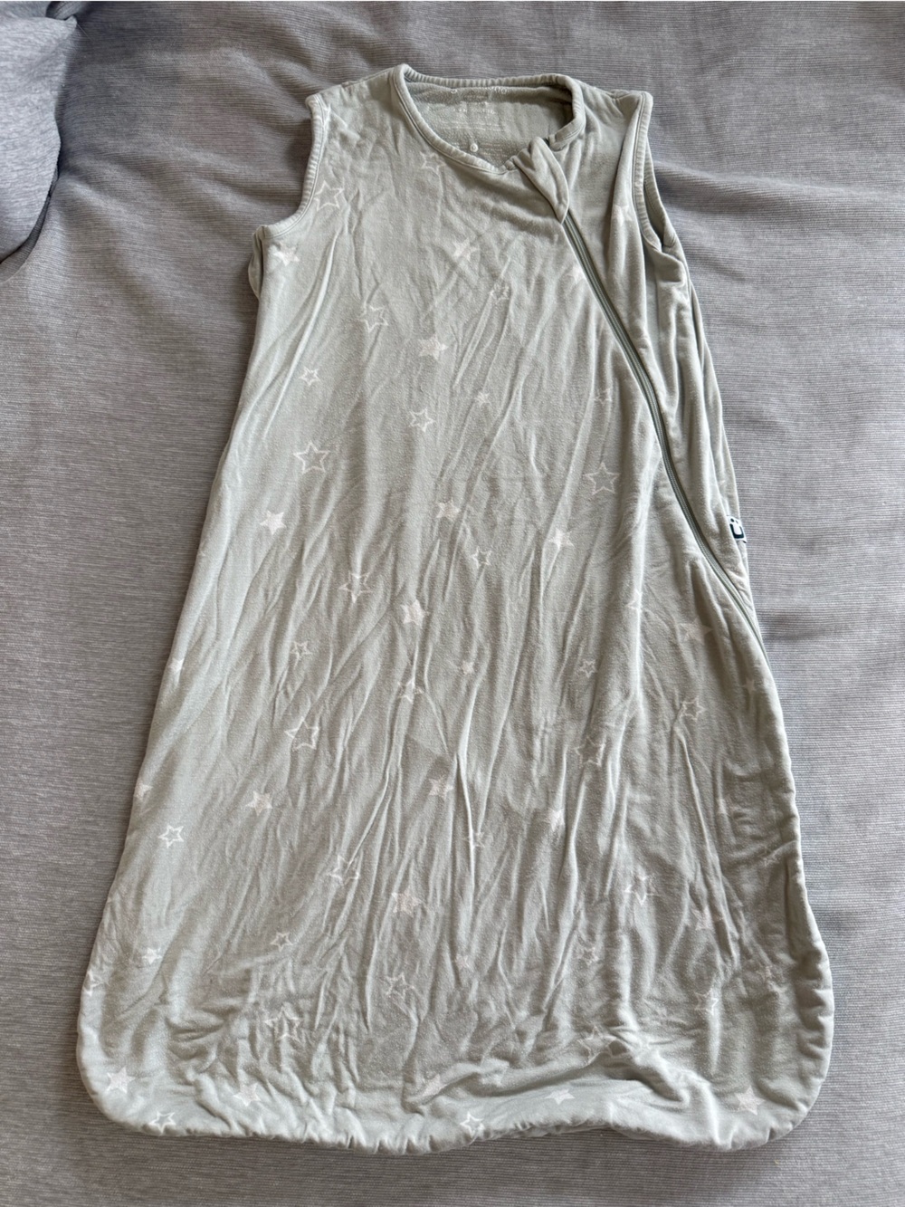 Gunamuna 0.5 TOG transitional sleep sack: light gray with white stars